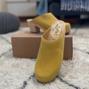 Lotta from Stockholm: High Heel Classic Clog Yellow Oiled Nubuck